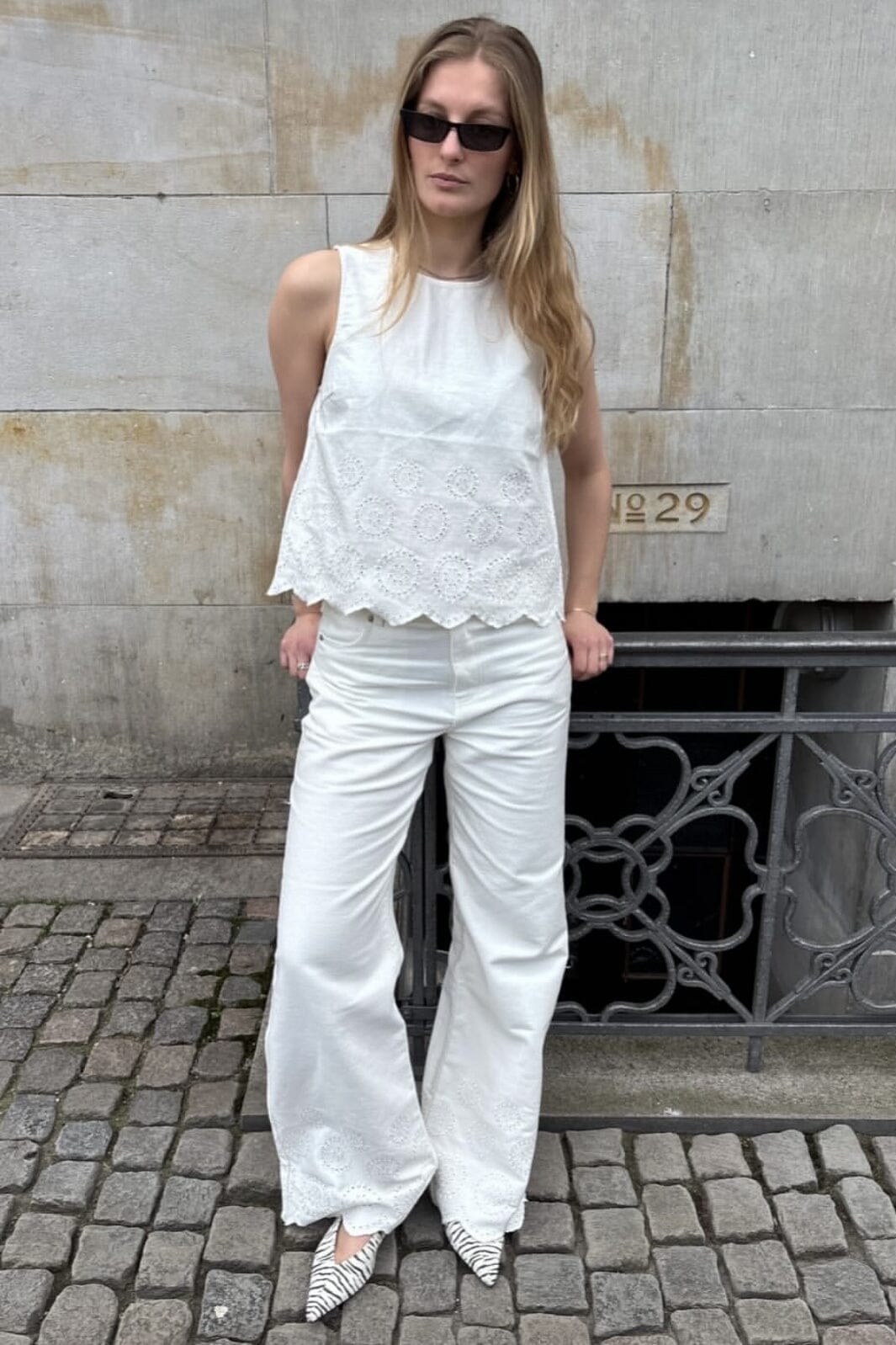 Global Funk - Rihne Scallop-G - 800 White T-shirts 