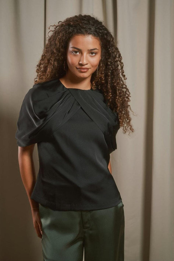 Neo Noir - Ulanda Drapy Satin Top 170740 - 100 - Black