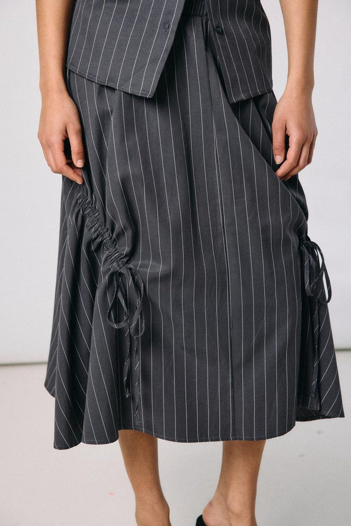 Noisy May - Nmjuniper String Detail Midi Skirt - 5175239 Charcoal Gray Pinstripe